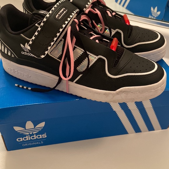 Adidas special edition Ladies size 9 1/2 - Picture 5 of 9